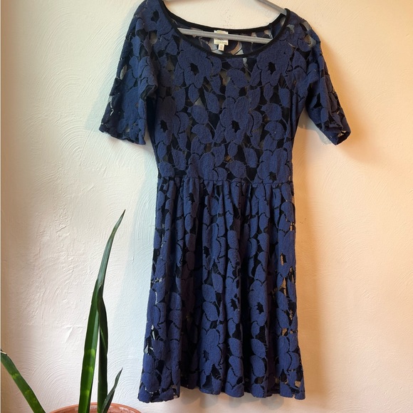 Blue lace dress - Picture 1 of 2